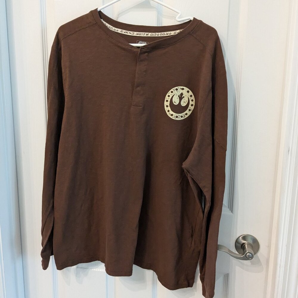 Star Wars Galaxy's Edge Snap Henley Long Sleeve Tee Brown Size XL